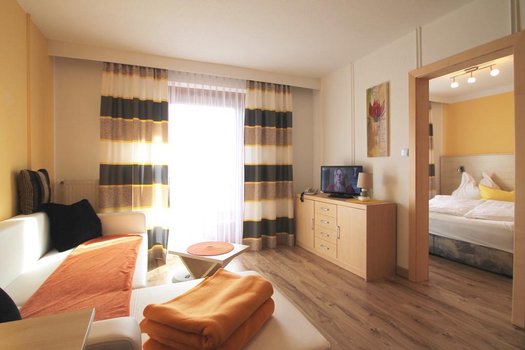 Seepension Neubacher KG Nussdorf am Attersee Kamer foto